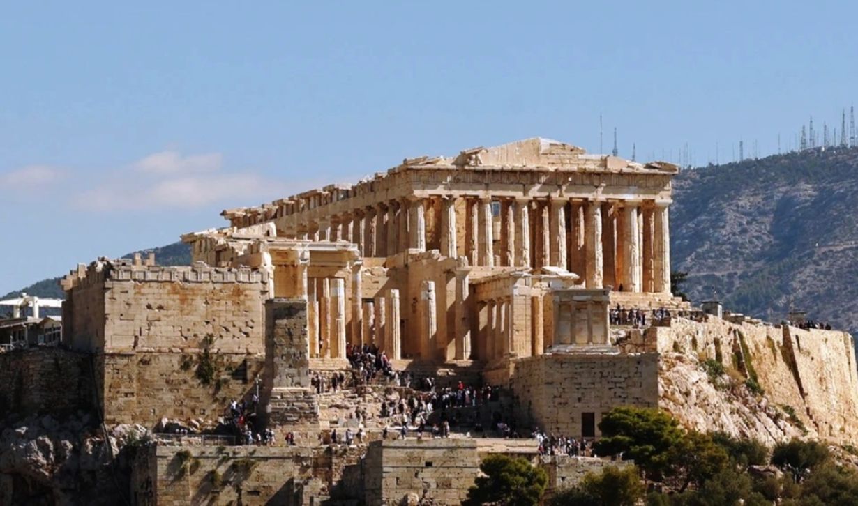 Οι μυστικές στοές και τα υπόγεια δίκτυα κάτω από τον Ιερό Βράχο της Ακρόπολης που σφραγίζονται με τσιμέντο