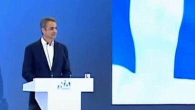 Στιγμιότυπο από το βίντεο του Κυριάκου Μητσοτάκη με μουσική υπόκρουση Metallica κατά την επίσκεψή του στη Θεσσαλονίκη
