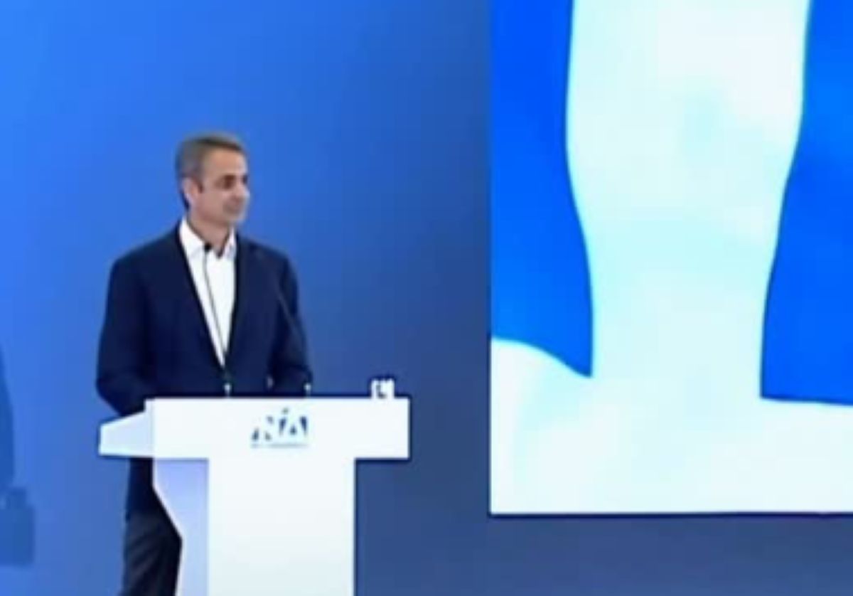 Στιγμιότυπο από το βίντεο του Κυριάκου Μητσοτάκη με μουσική υπόκρουση Metallica κατά την επίσκεψή του στη Θεσσαλονίκη