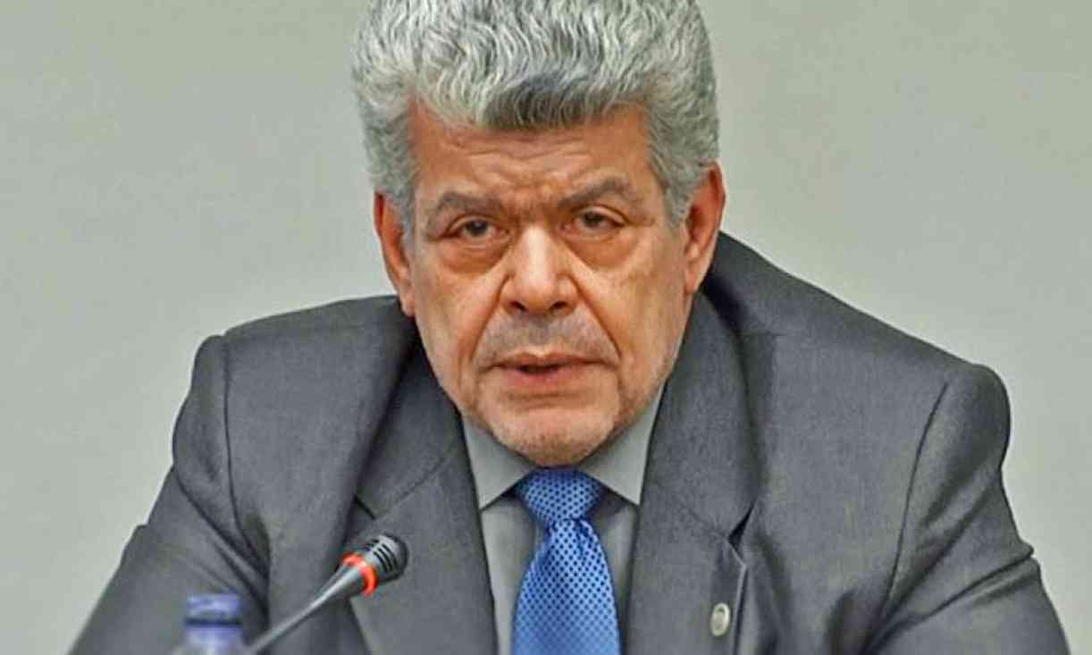 Ο καθηγητής Γιάννης Μάζης κατά τη διάρκεια ανάλυσης για τις παρακολουθήσεις και την εθνική ασφάλεια