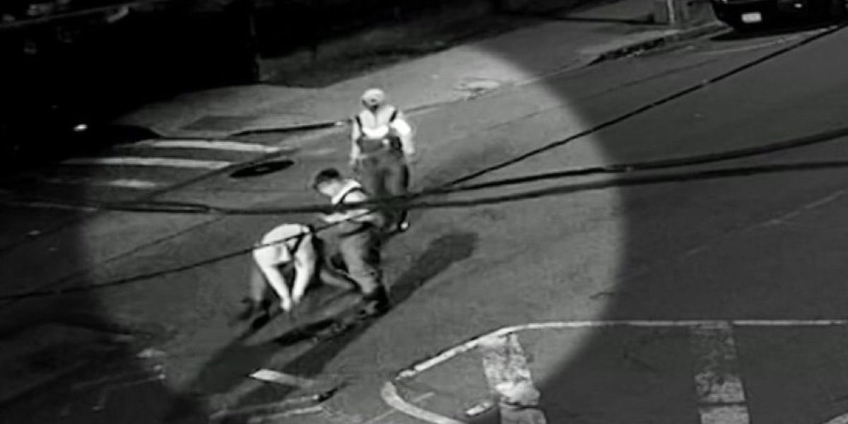 Ένα ανοιχτό φρεάτιο υπονόμου σε δρόμο της Νέας Υόρκης από όπου βγαίνουν μυστήριοι άνδρες προκαλώντας τρόμο