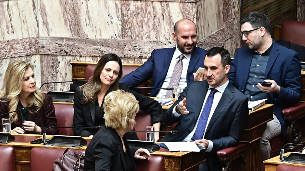Οι βουλευτές της Νέας Αριστεράς που ανεξαρτητοποιήθηκαν προκαλώντας τη διάλυση της κοινοβουλευτικής ομάδας.